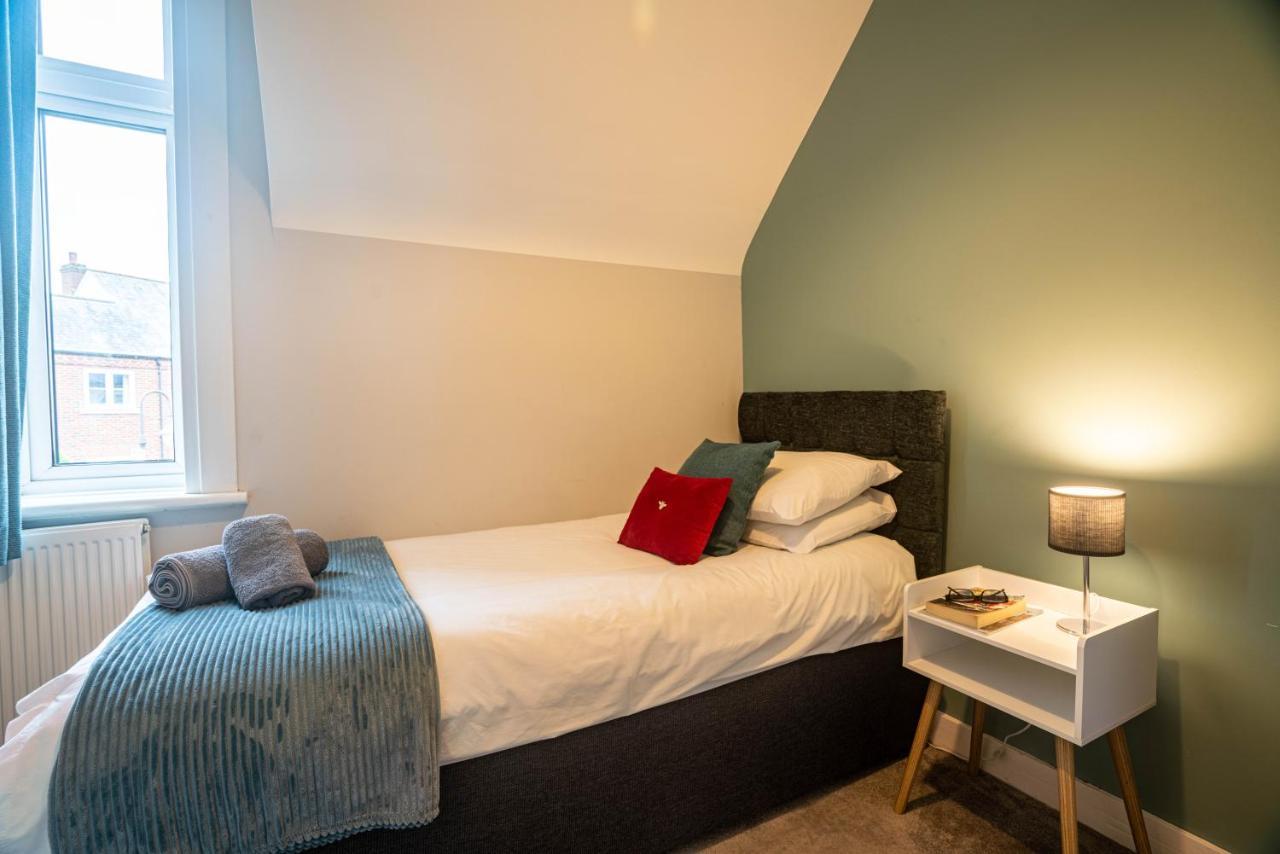 The Becket - Three Bedroom City Centre House With Parking Canterbury Buitenkant foto